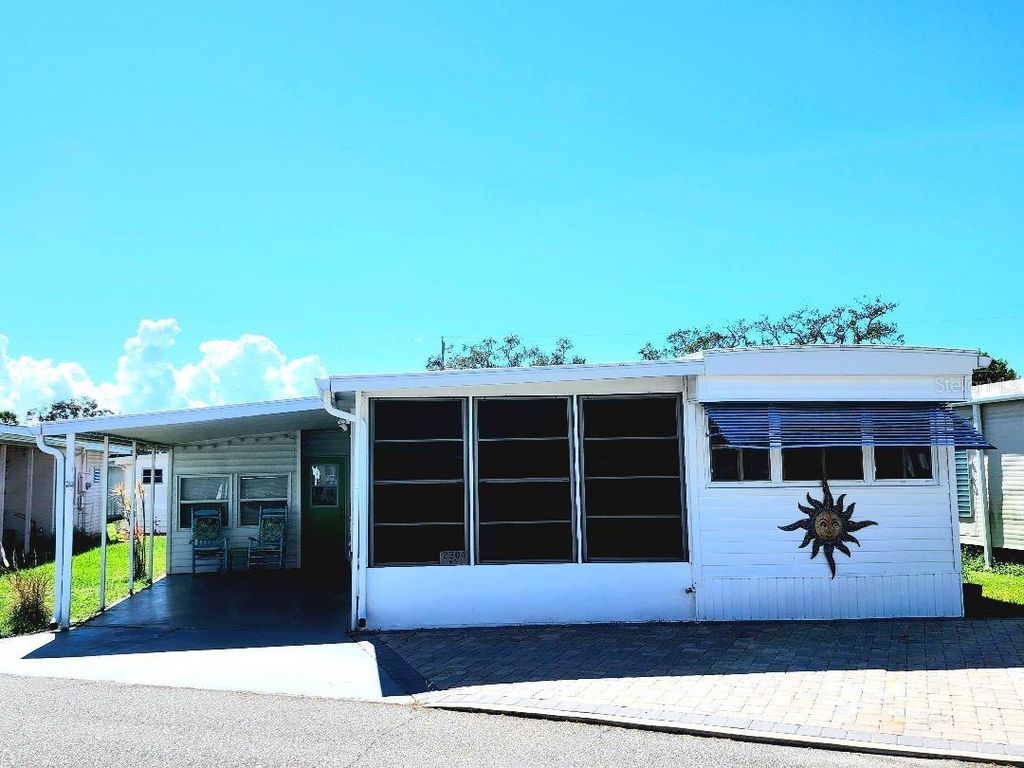 Photo of 2304 New York Avenue, Bradenton, FL 34207 (MLS # A4665451)