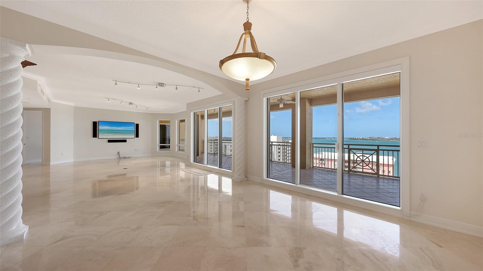 THE TOWER RESIDENCES - Residential