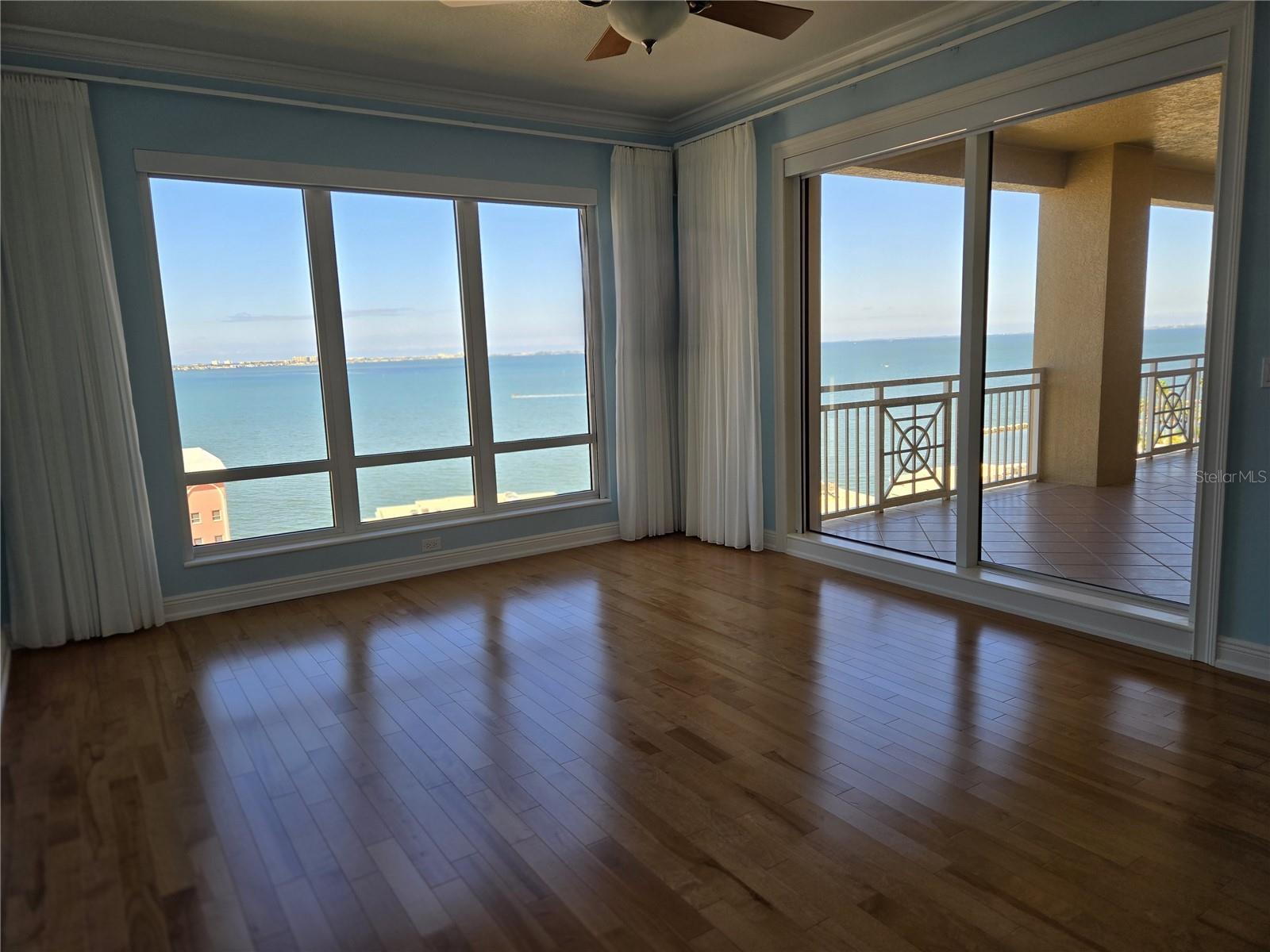 THE TOWER RESIDENCES - Residential