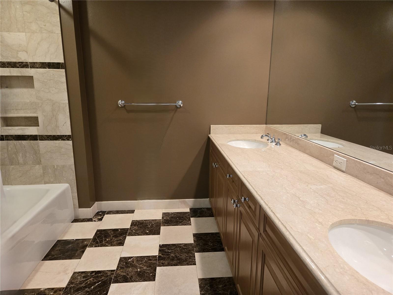 THE TOWER RESIDENCES - Residential