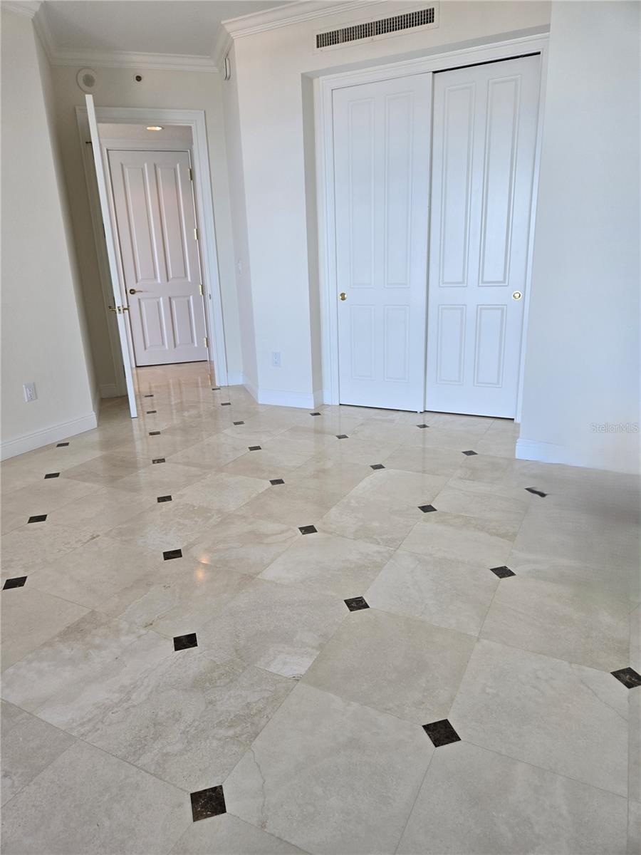 THE TOWER RESIDENCES - Residential