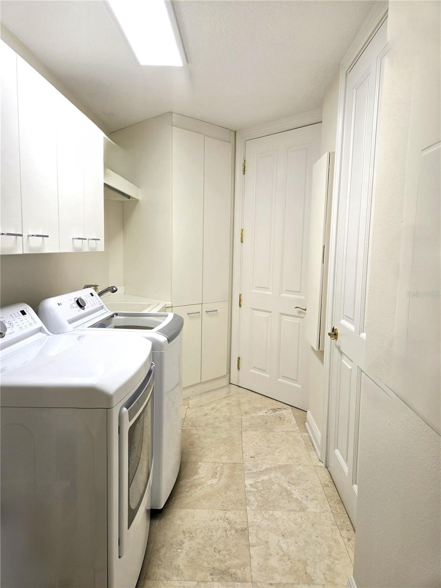 THE TOWER RESIDENCES - Residential