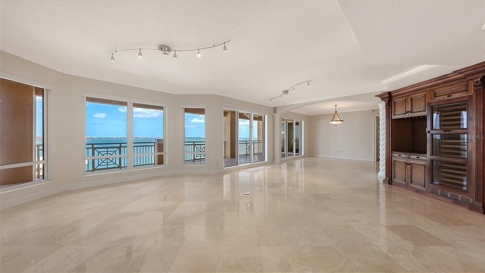 THE TOWER RESIDENCES - Residential
