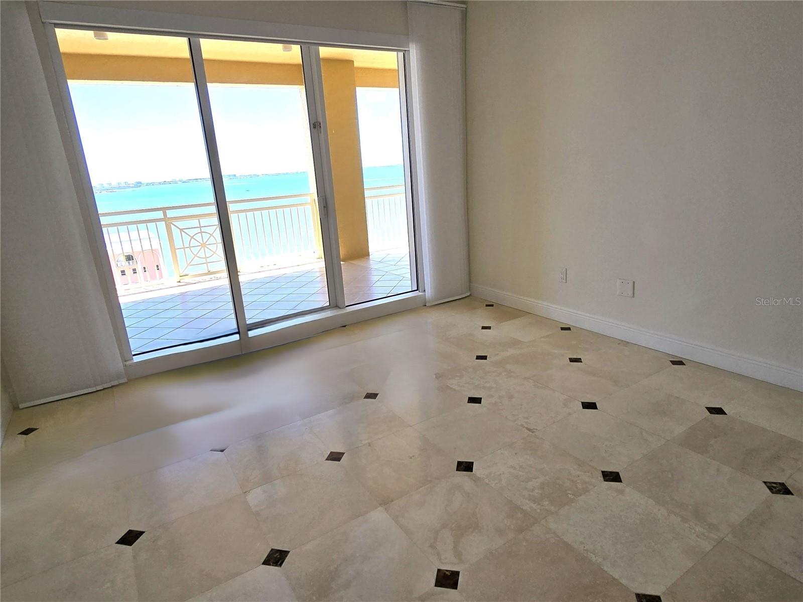 THE TOWER RESIDENCES - Residential