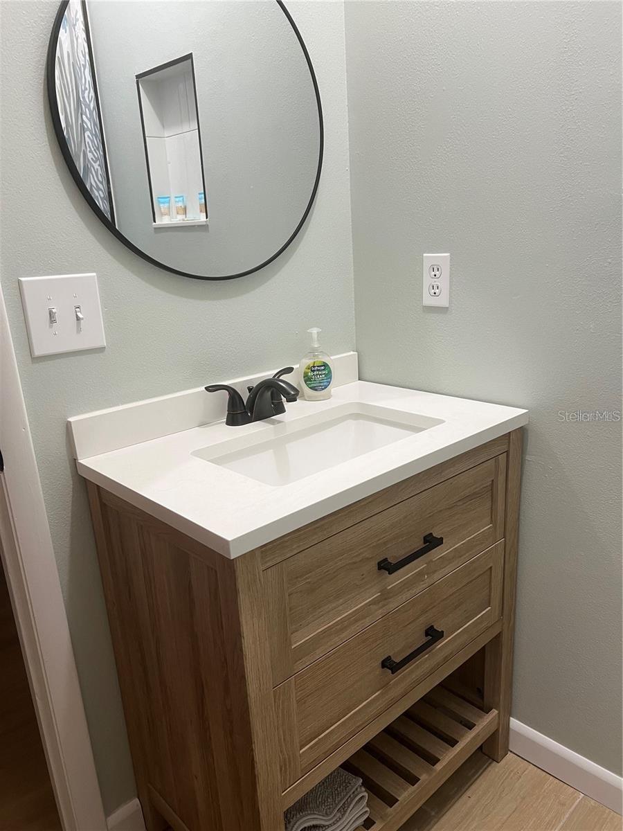 MODEL LAND COMPANY SUB DIV BL4 LOT 4 OR 219 - Residential Lease