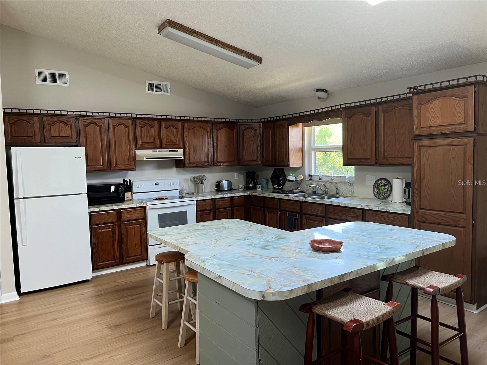 MODEL LAND COMPANY SUB DIV BL4 LOT 4 OR 219 - Residential Lease