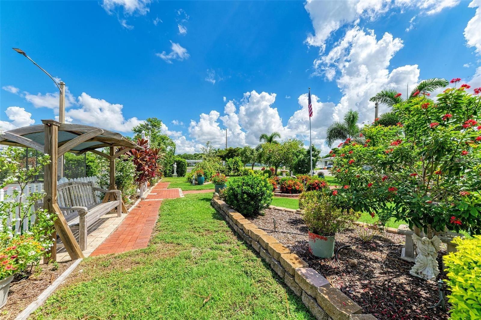 TRI-PAR ESTATES - Residential