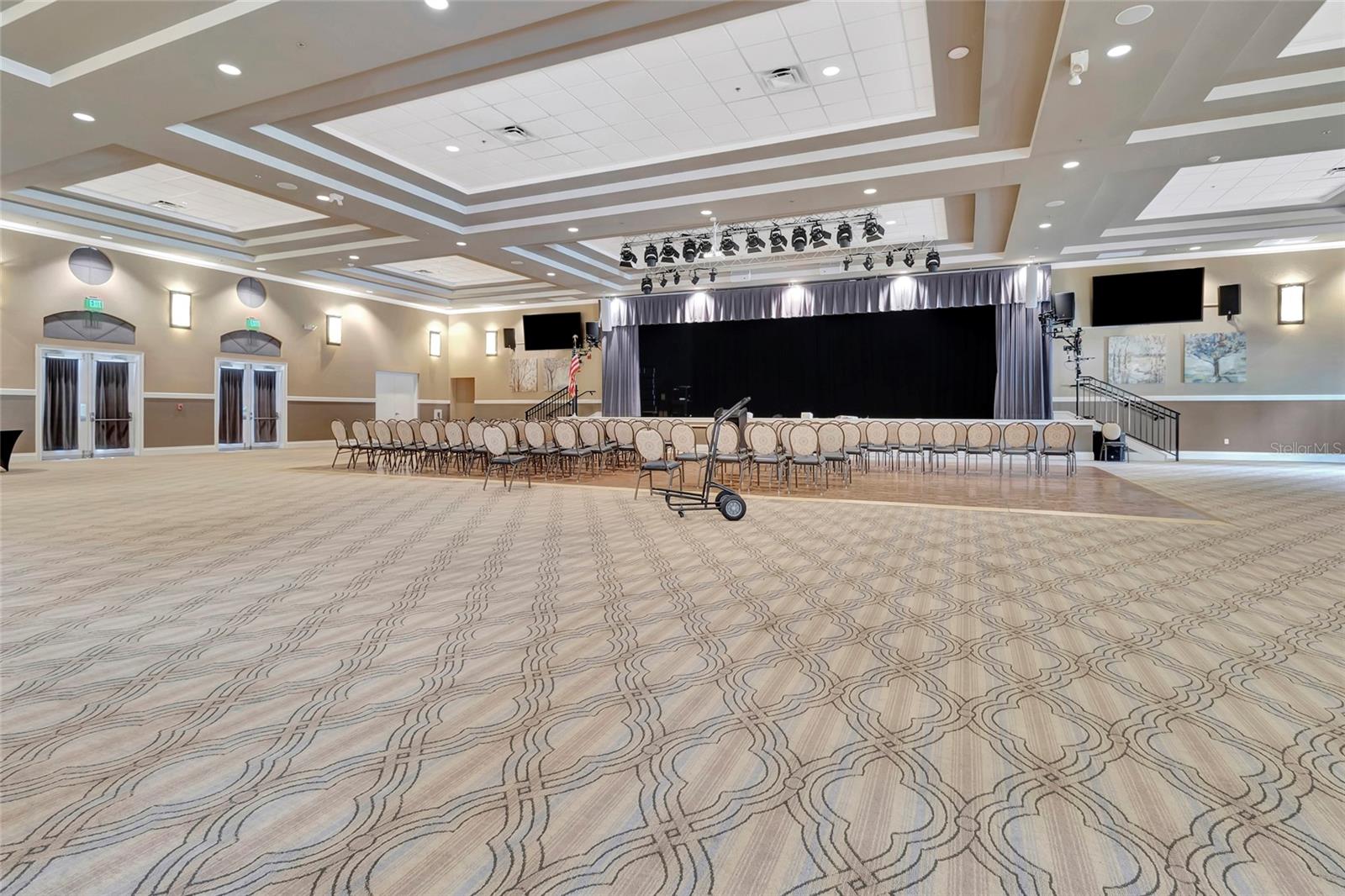 CASCADES/GROVELAND PH 2 - Residential