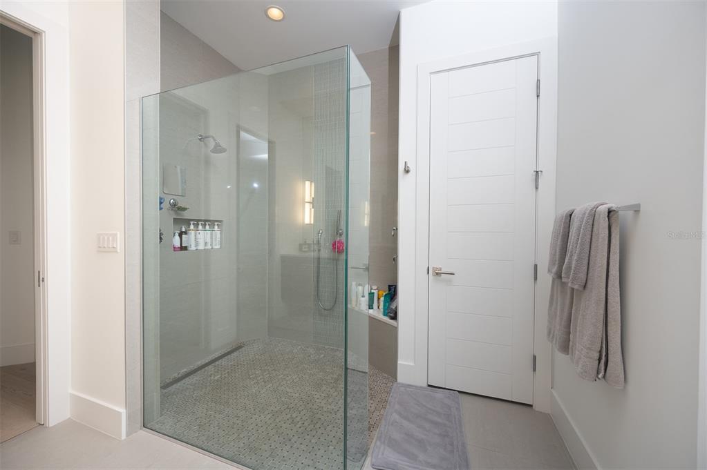 LAKE CLUB PH II - Residential