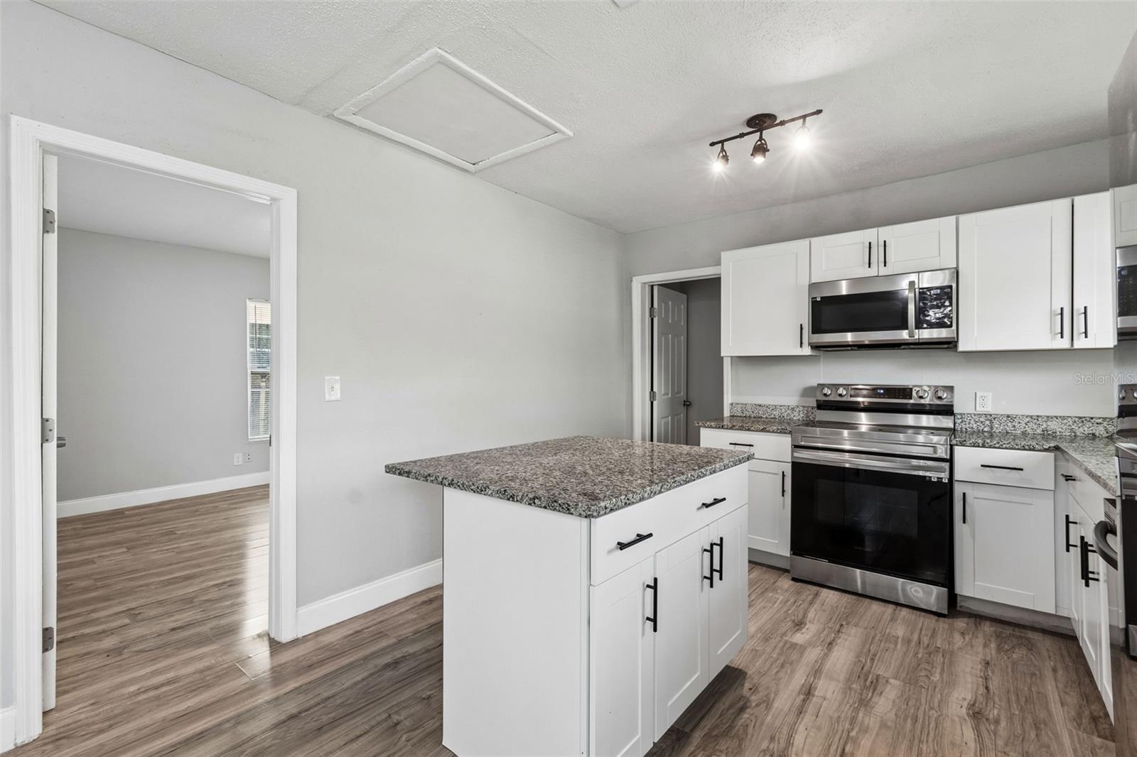 SULPHUR SPGS ADD - Residential Lease