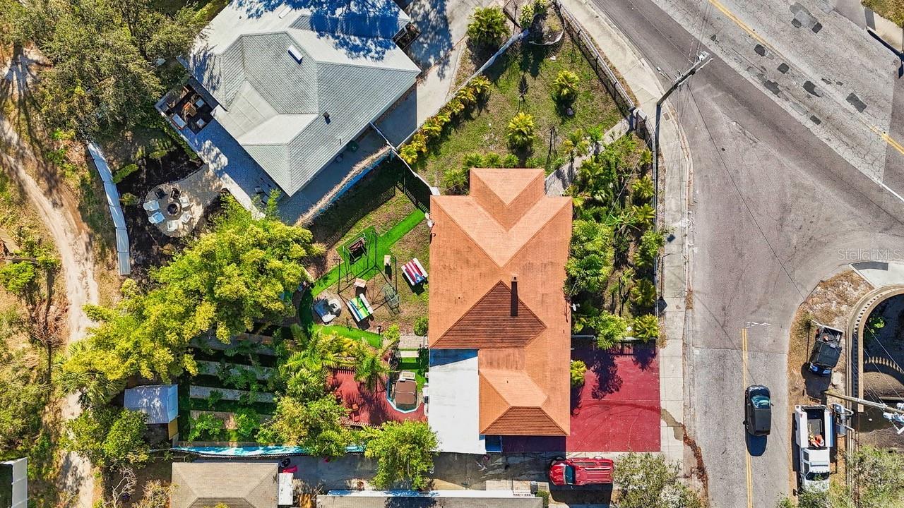 1011 W COLUMBUS DRIVE