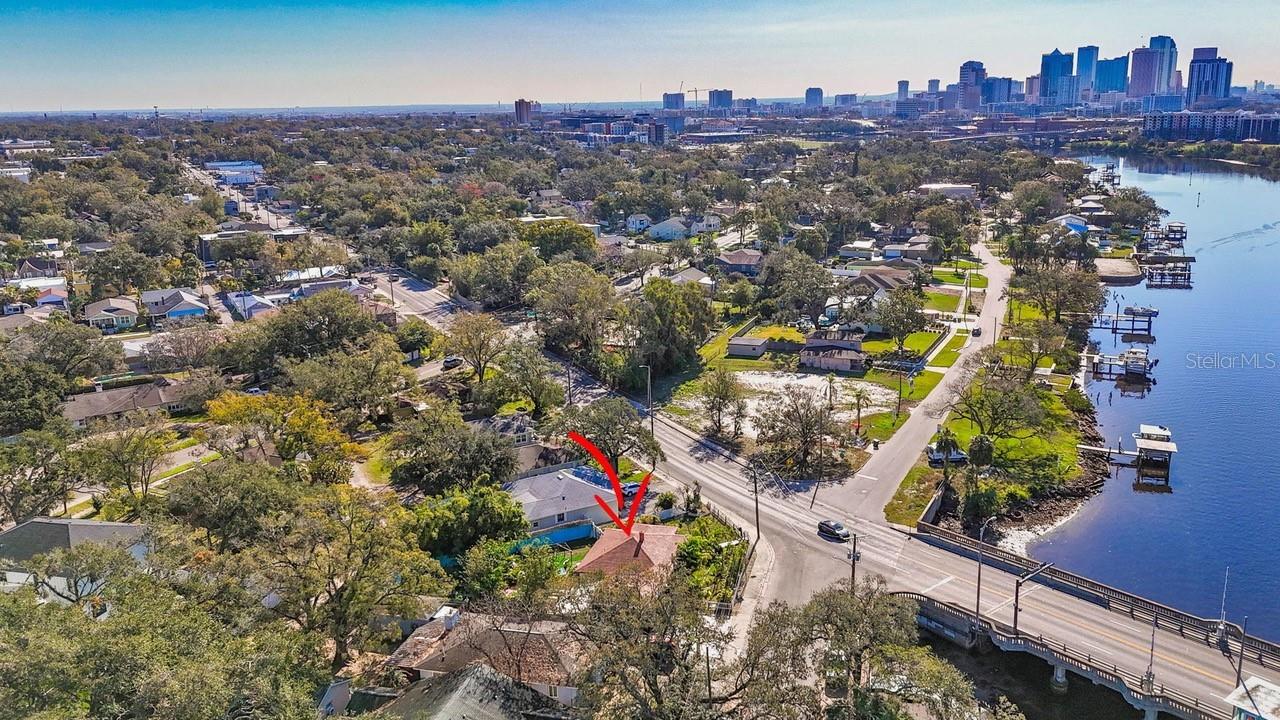 1011 W COLUMBUS DRIVE