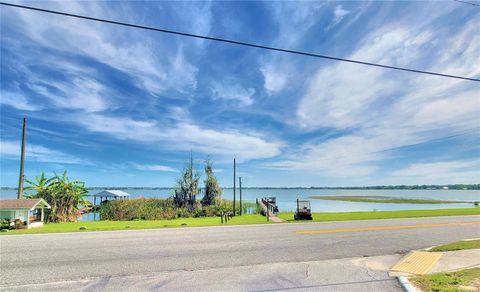 A home in AUBURNDALE