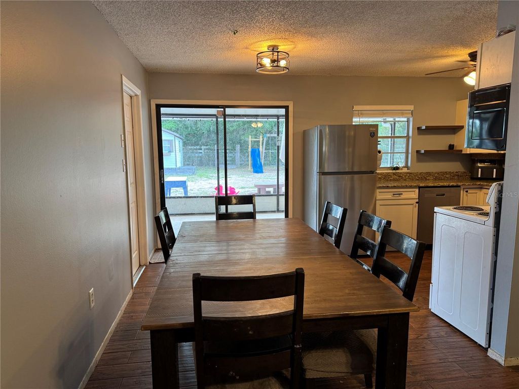 Photo of 580 Fern Avenue, Tavares, FL 32778 (MLS # G5112592)
