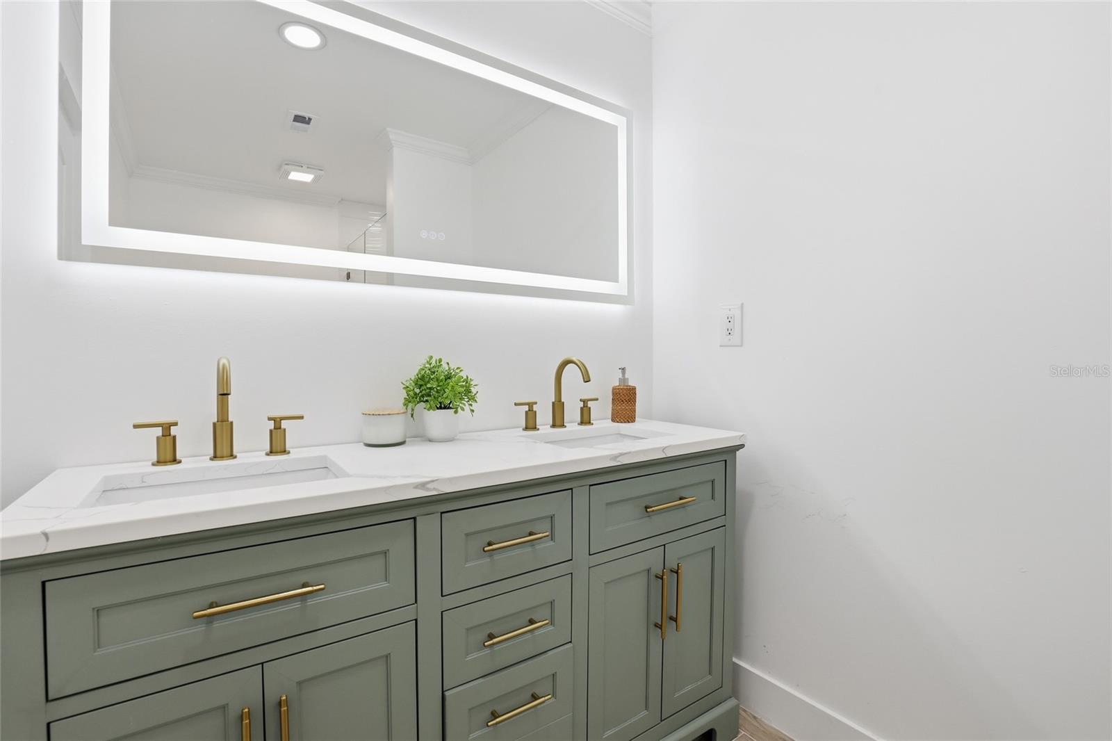 SOUTH GATE RIDGE 04 - Residential