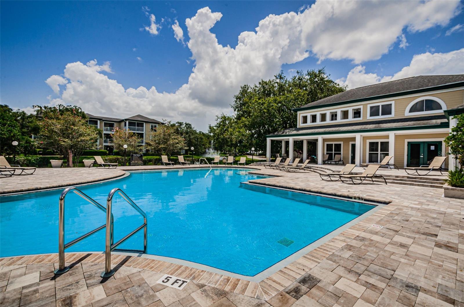 THE LANDINGS OF TAMPA A CONDOM - Residential