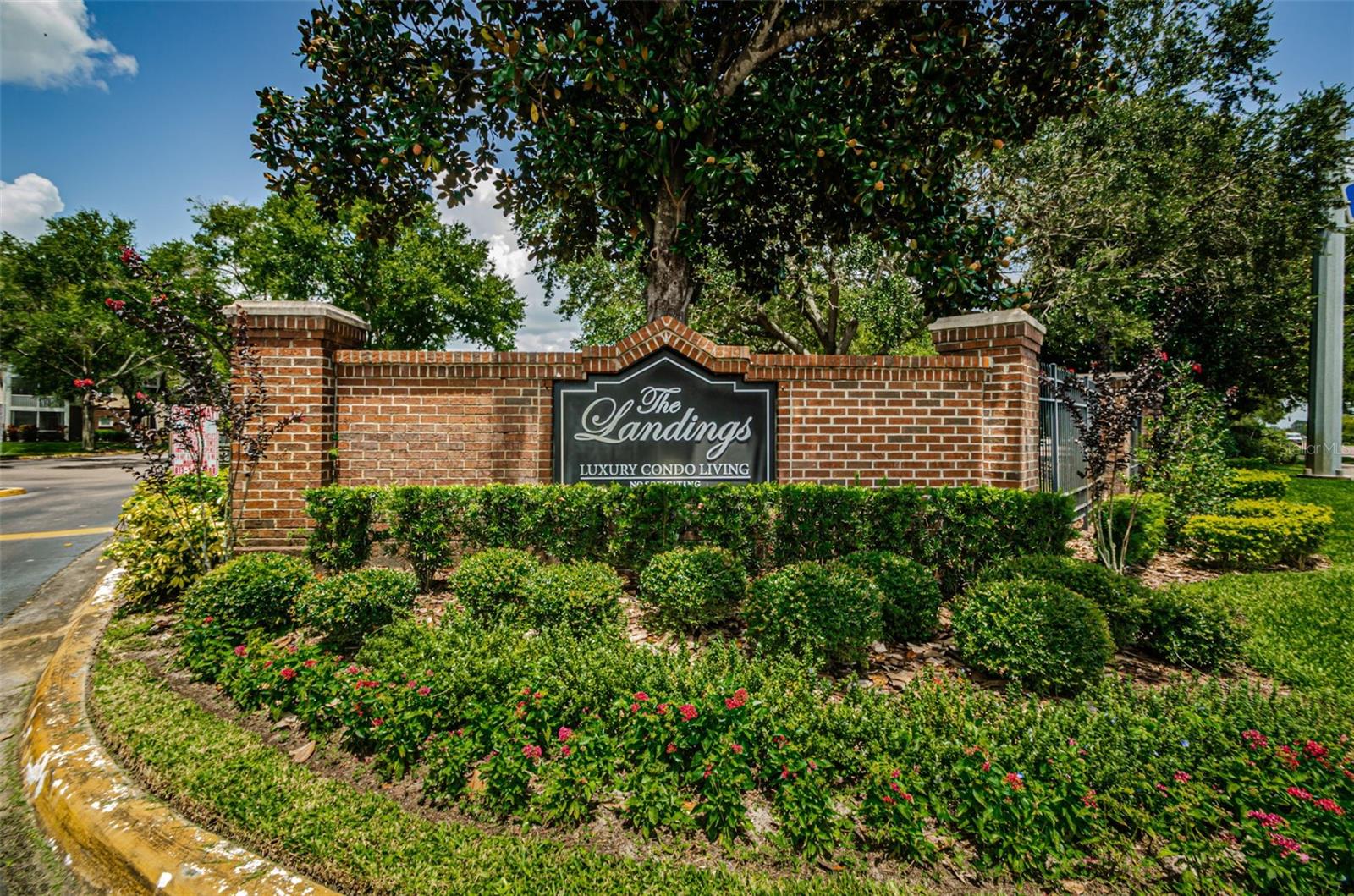 THE LANDINGS OF TAMPA A CONDOM - Residential