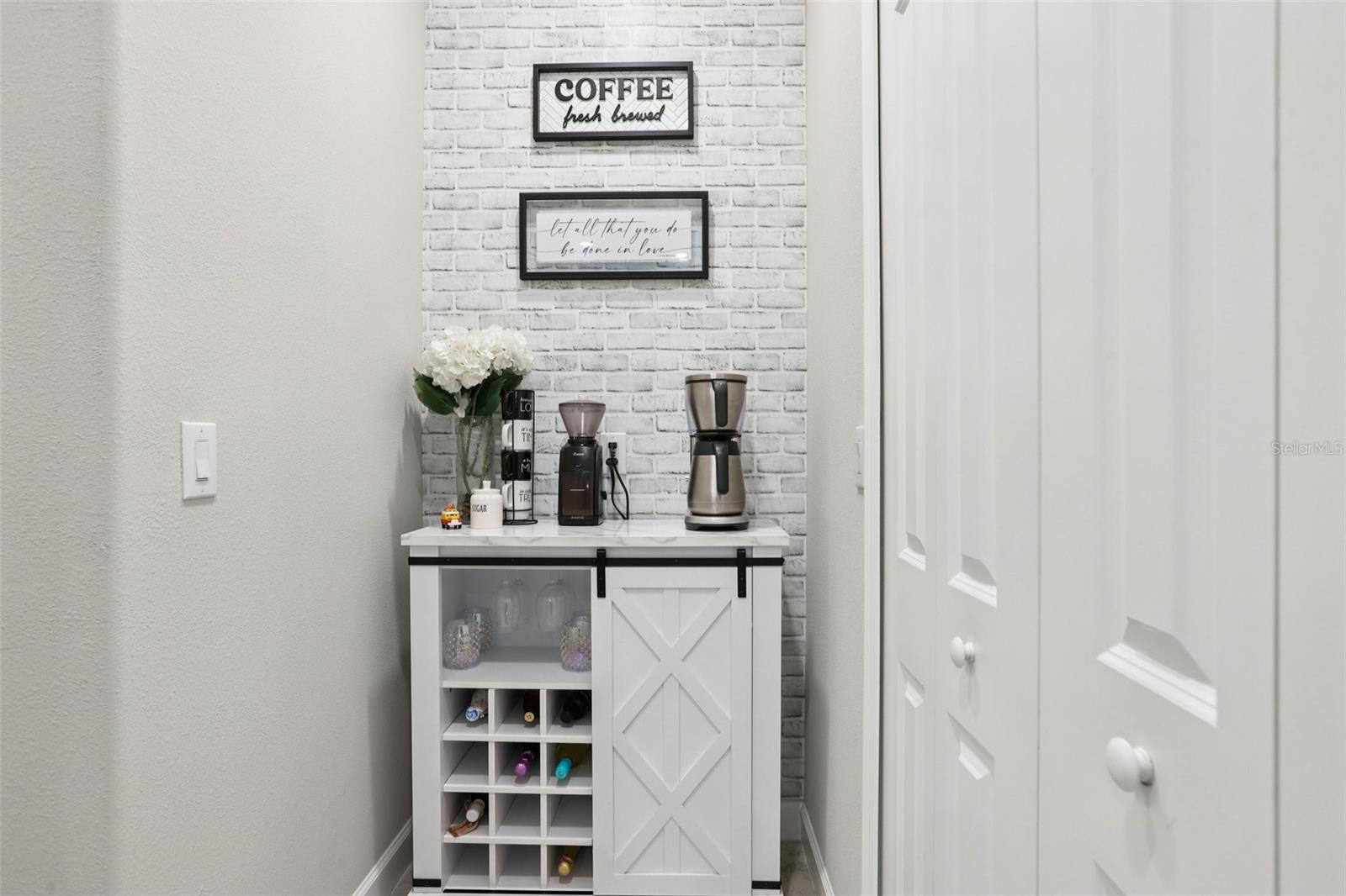 WILLOW SQUARE TWNHMS - Residential