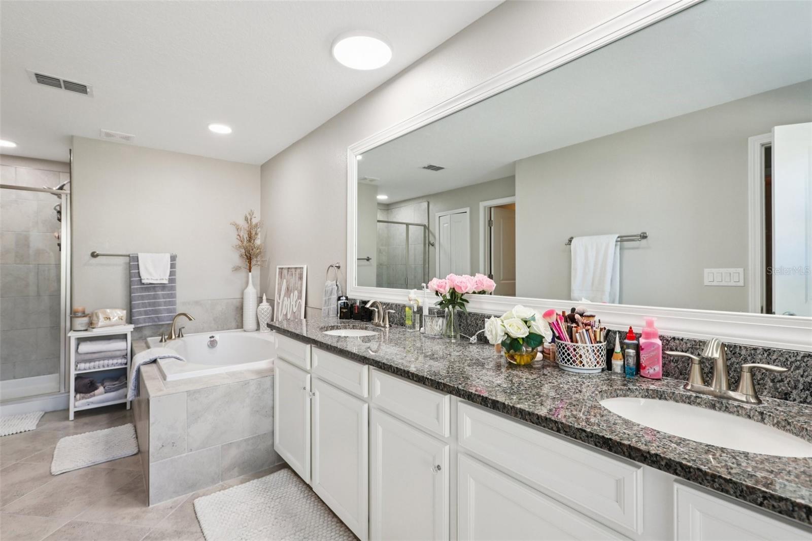 WILLOW SQUARE TWNHMS - Residential