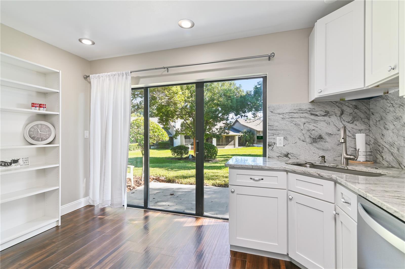 ERROL VILLAGE 01 CONDO - Residential