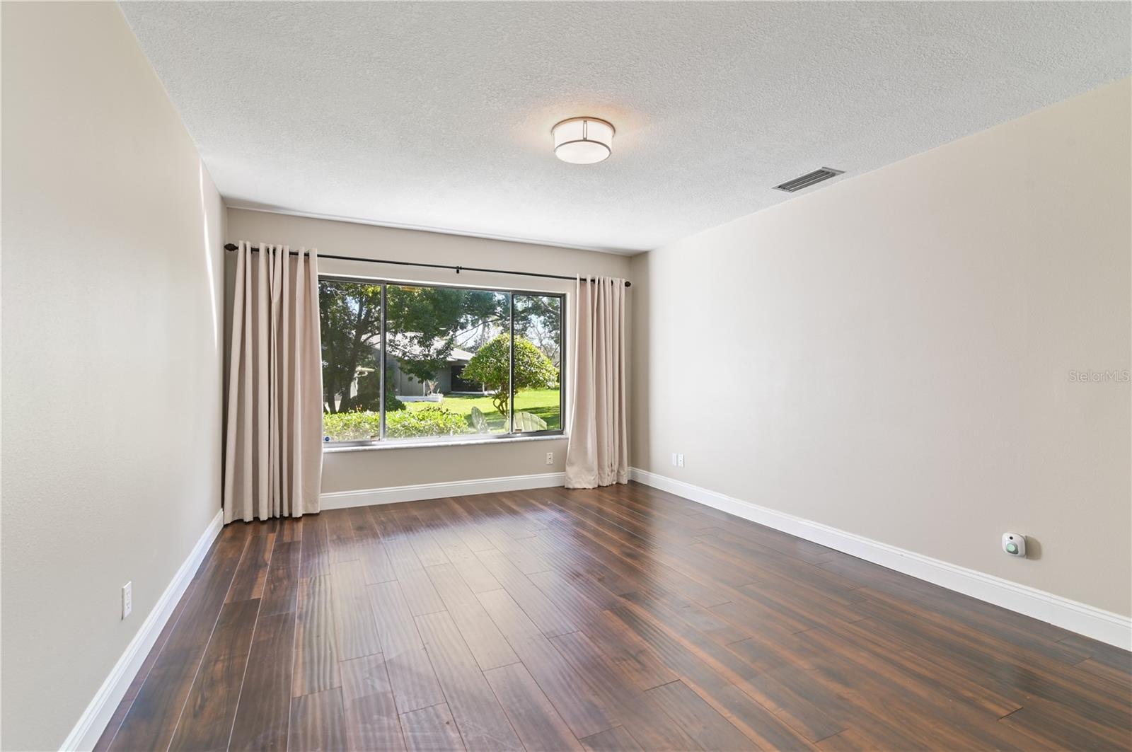 ERROL VILLAGE 01 CONDO - Residential