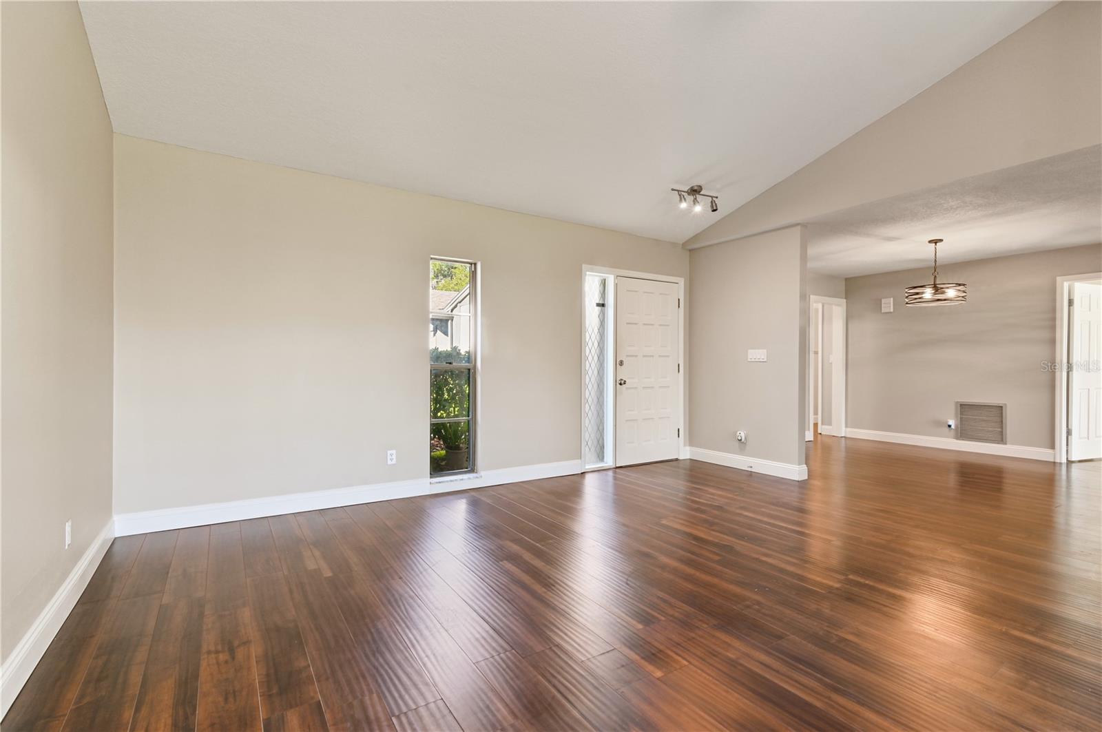 ERROL VILLAGE 01 CONDO - Residential