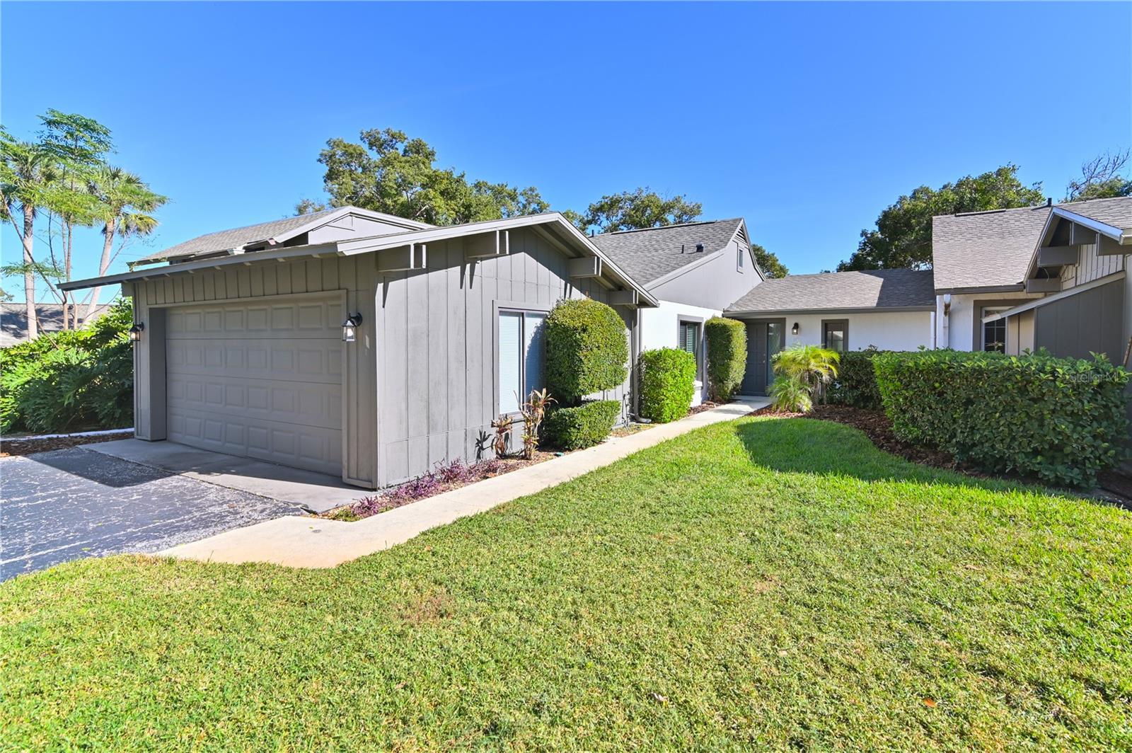 ERROL VILLAGE 01 CONDO - Residential