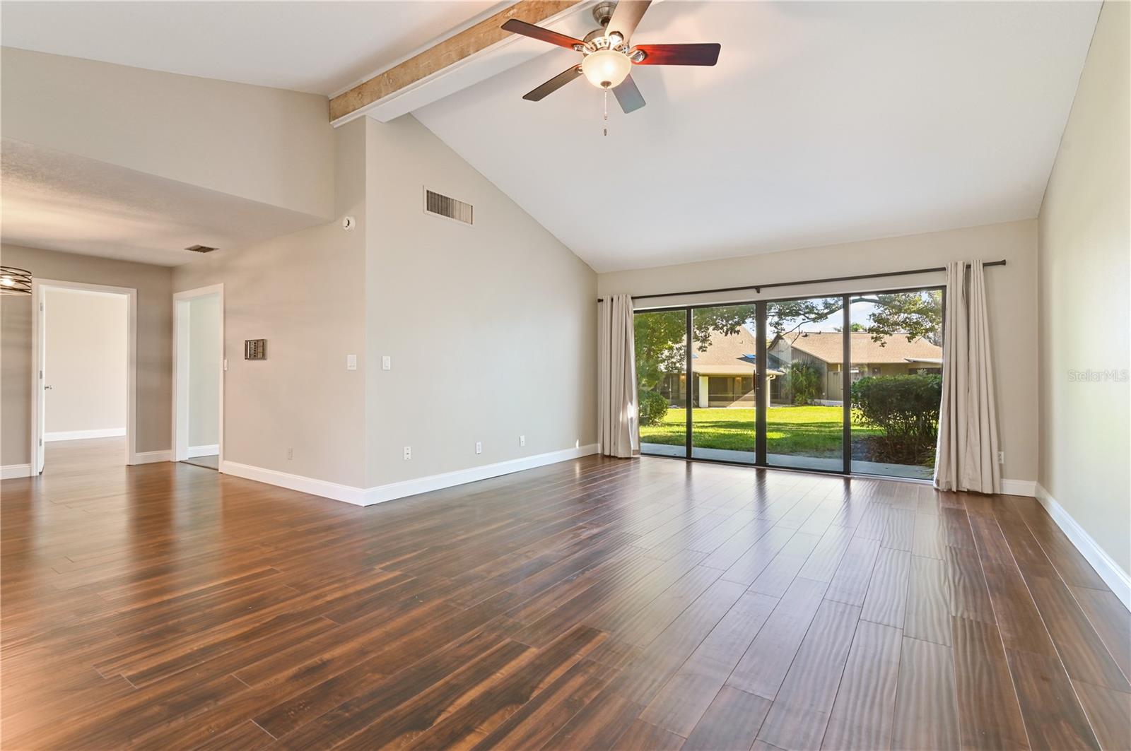 ERROL VILLAGE 01 CONDO - Residential