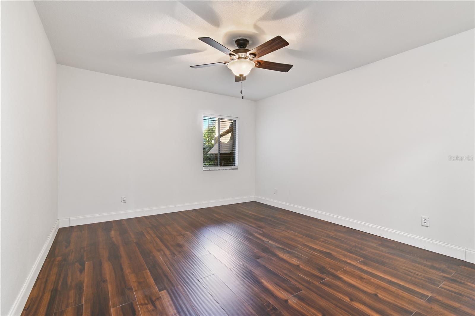 ERROL VILLAGE 01 CONDO - Residential