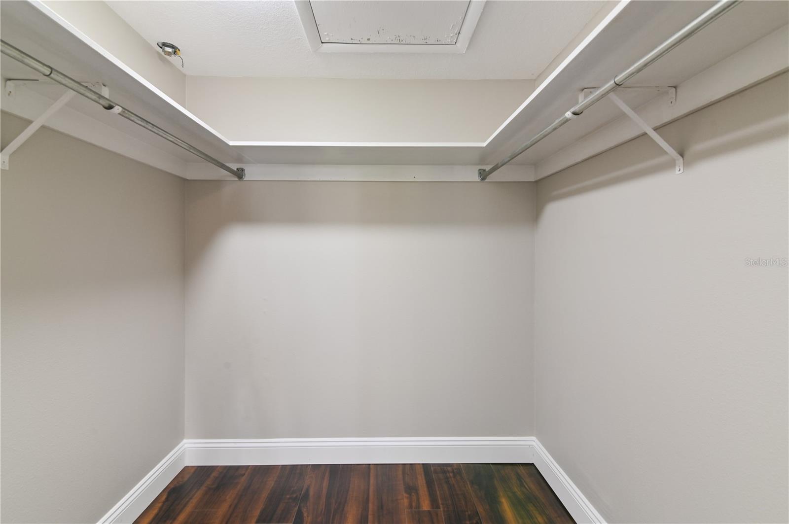 ERROL VILLAGE 01 CONDO - Residential