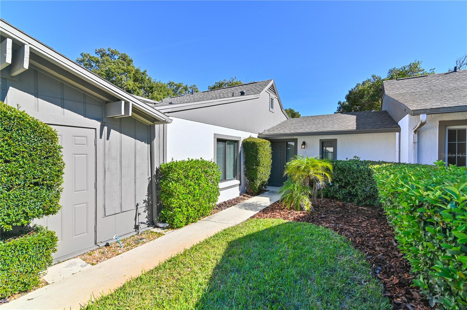 ERROL VILLAGE 01 CONDO - Residential