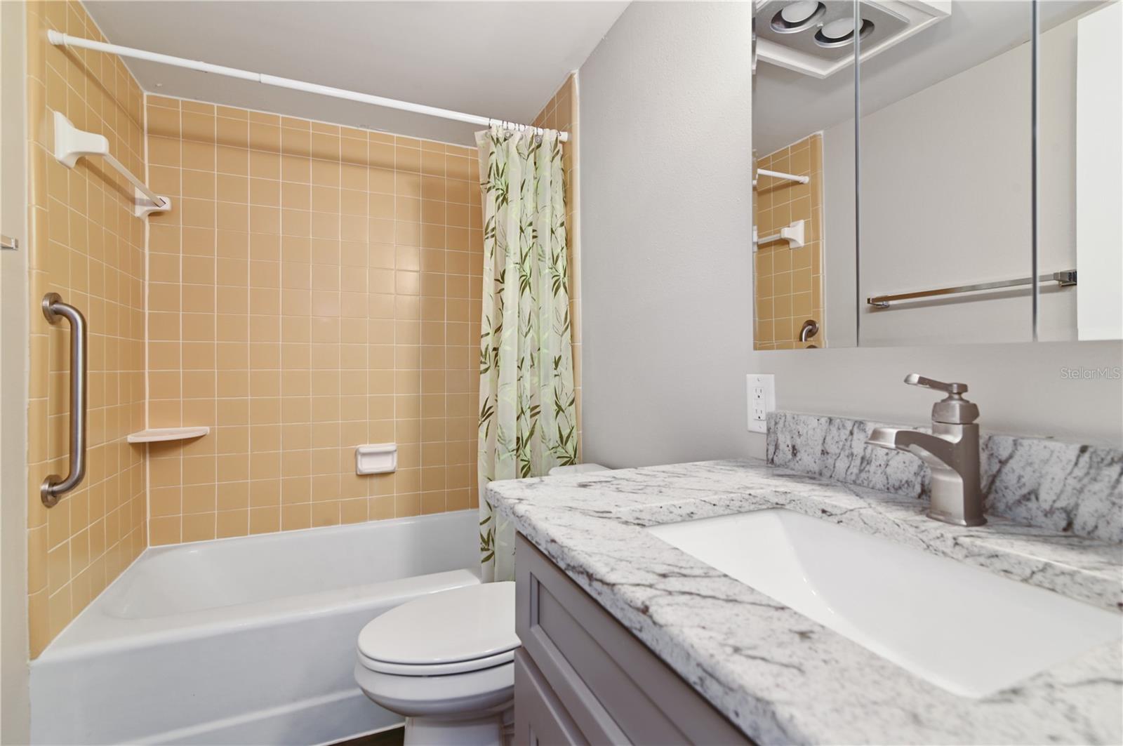 ERROL VILLAGE 01 CONDO - Residential