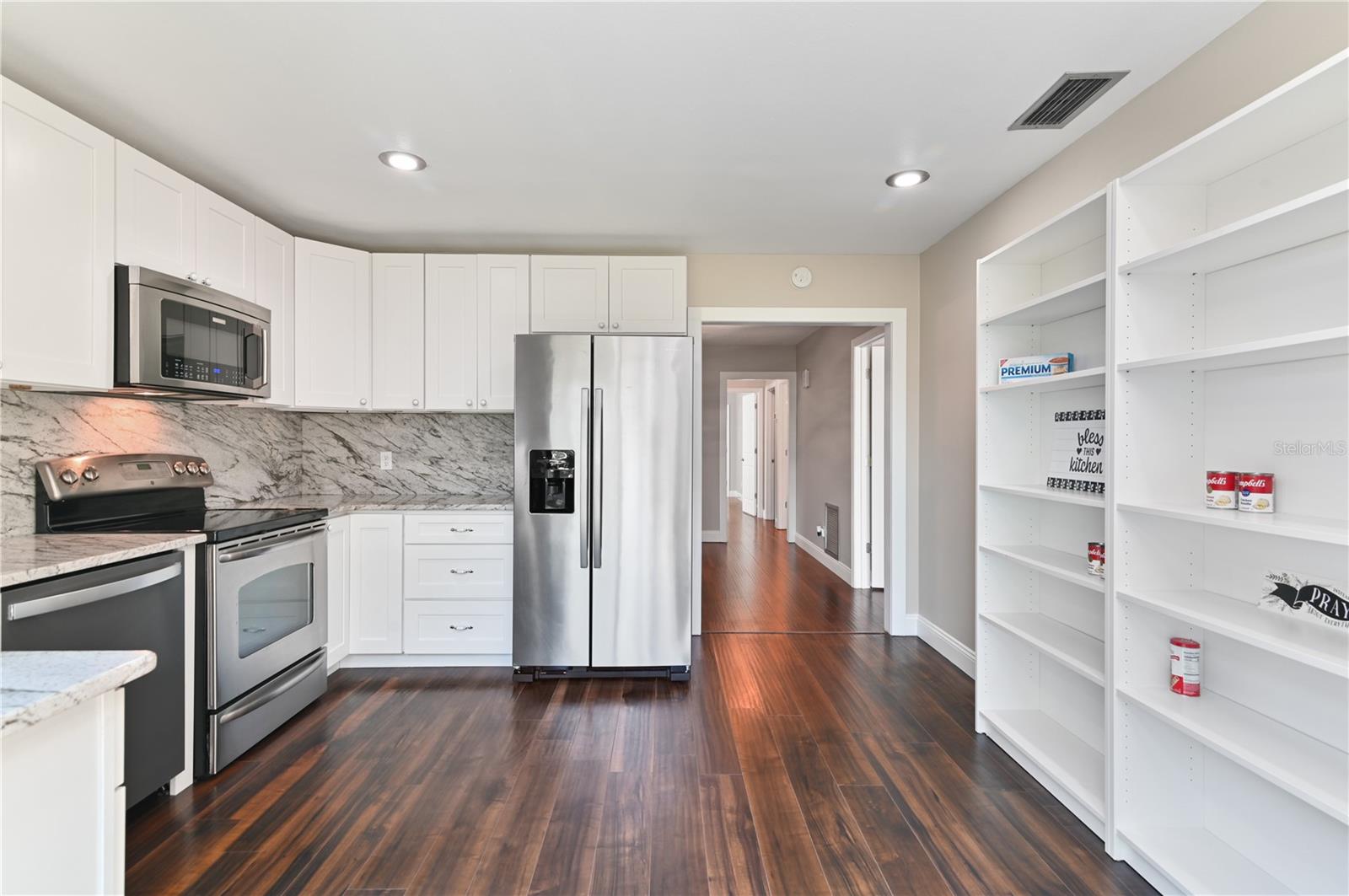 ERROL VILLAGE 01 CONDO - Residential