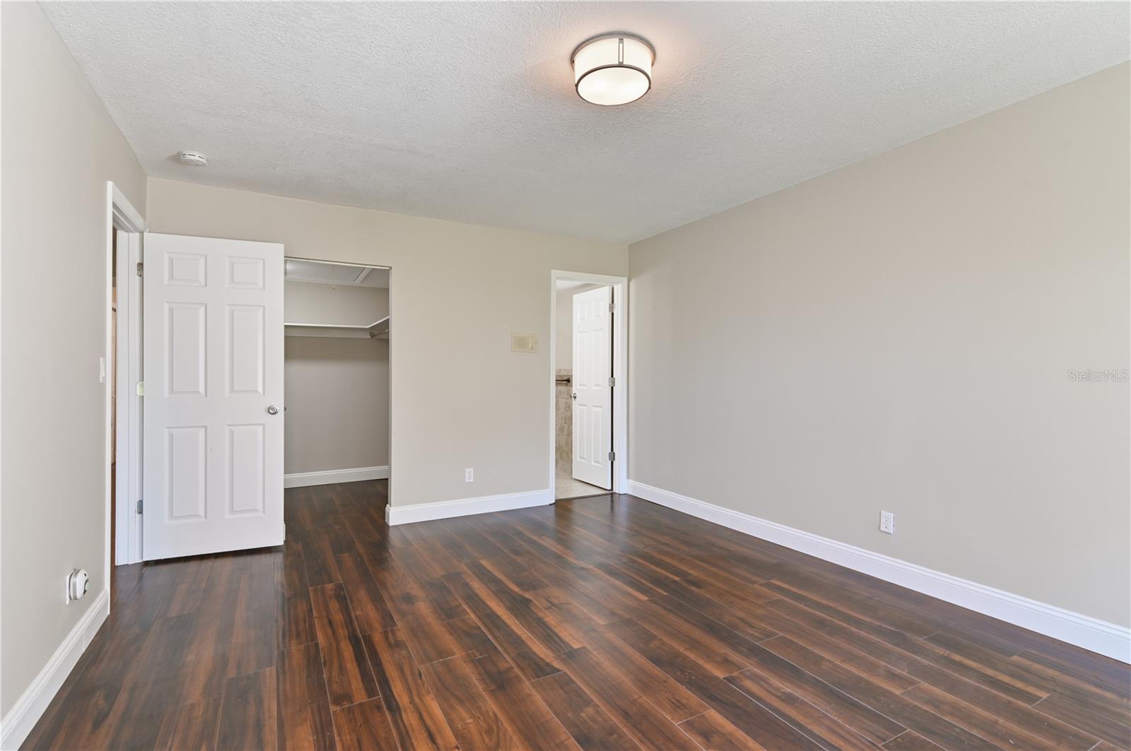 ERROL VILLAGE 01 CONDO - Residential