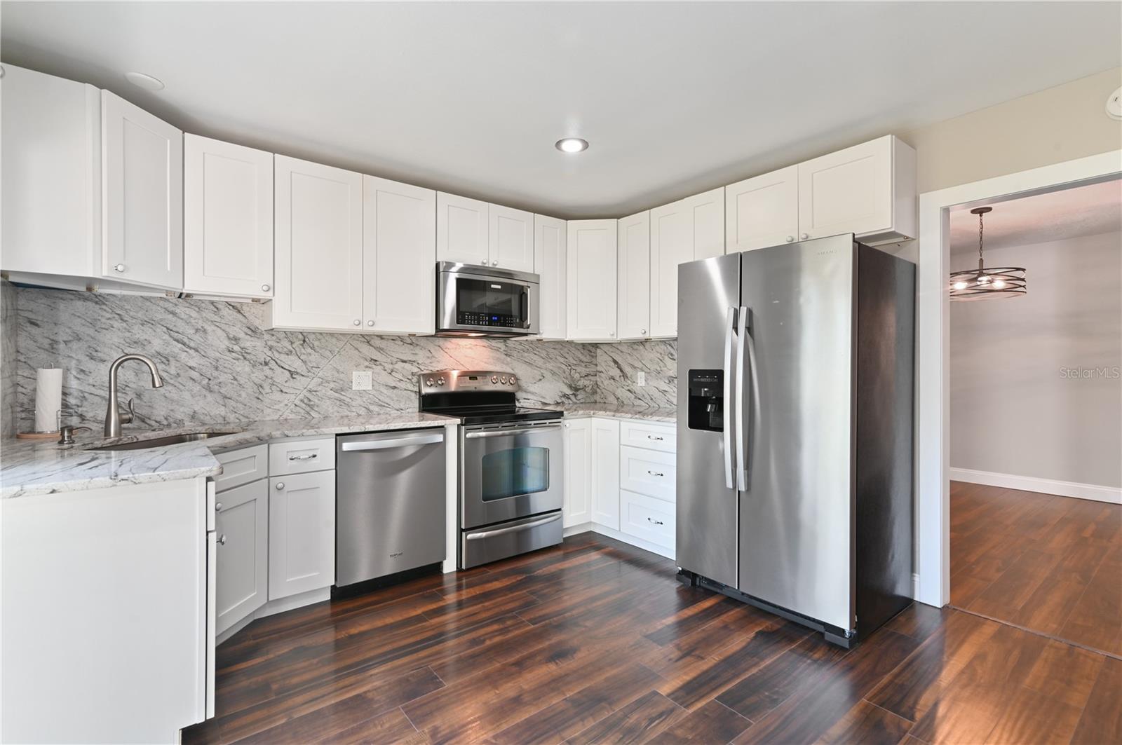 ERROL VILLAGE 01 CONDO - Residential