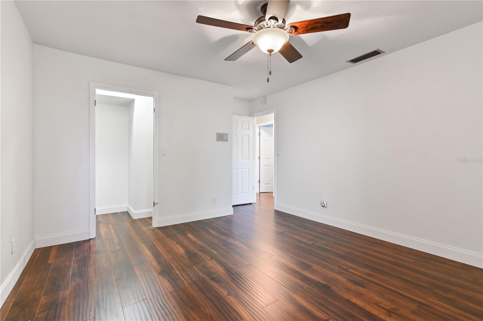 ERROL VILLAGE 01 CONDO - Residential