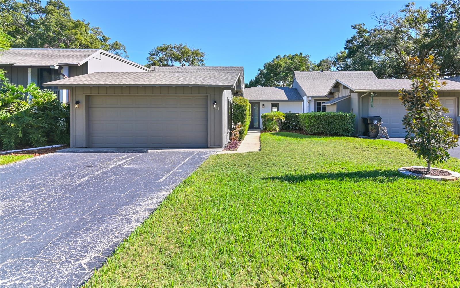 ERROL VILLAGE 01 CONDO - Residential