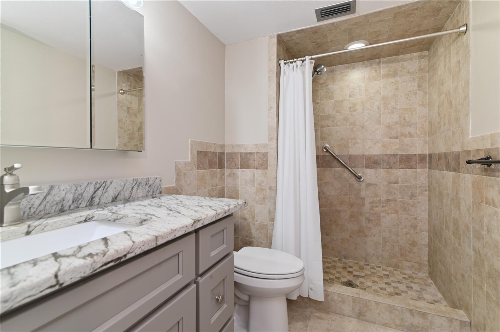 ERROL VILLAGE 01 CONDO - Residential