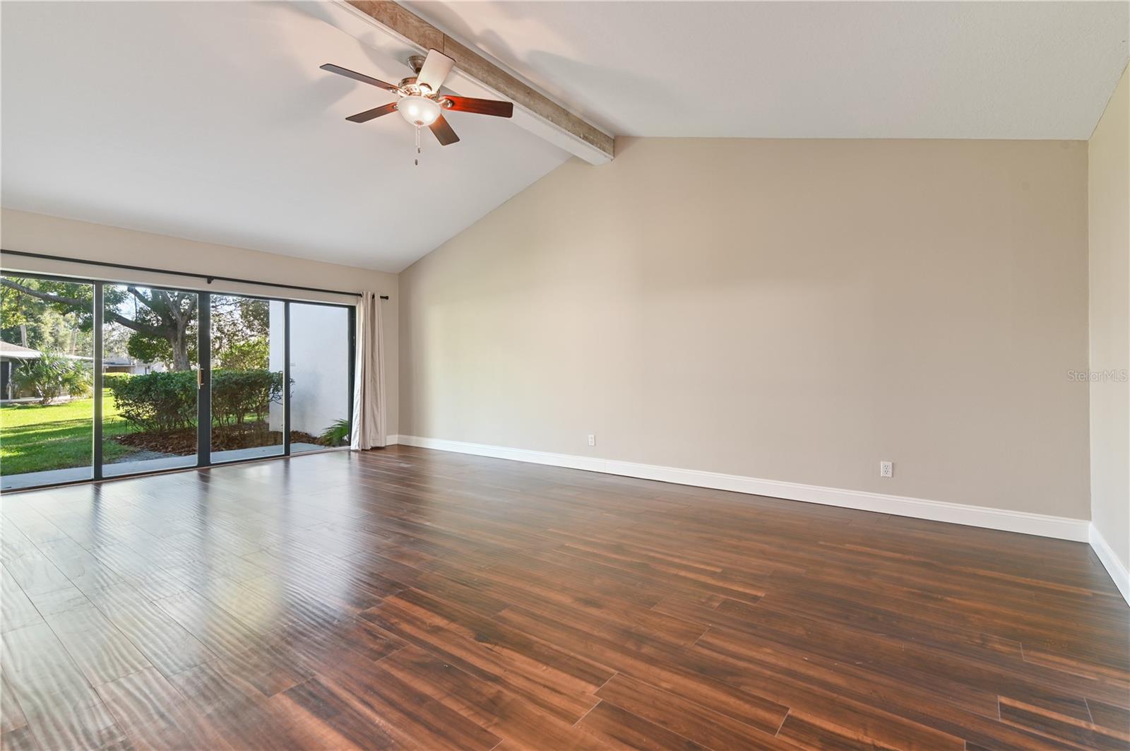 ERROL VILLAGE 01 CONDO - Residential