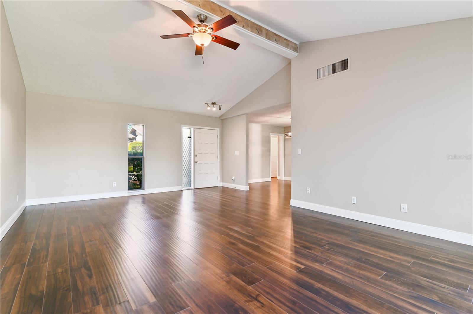 ERROL VILLAGE 01 CONDO - Residential