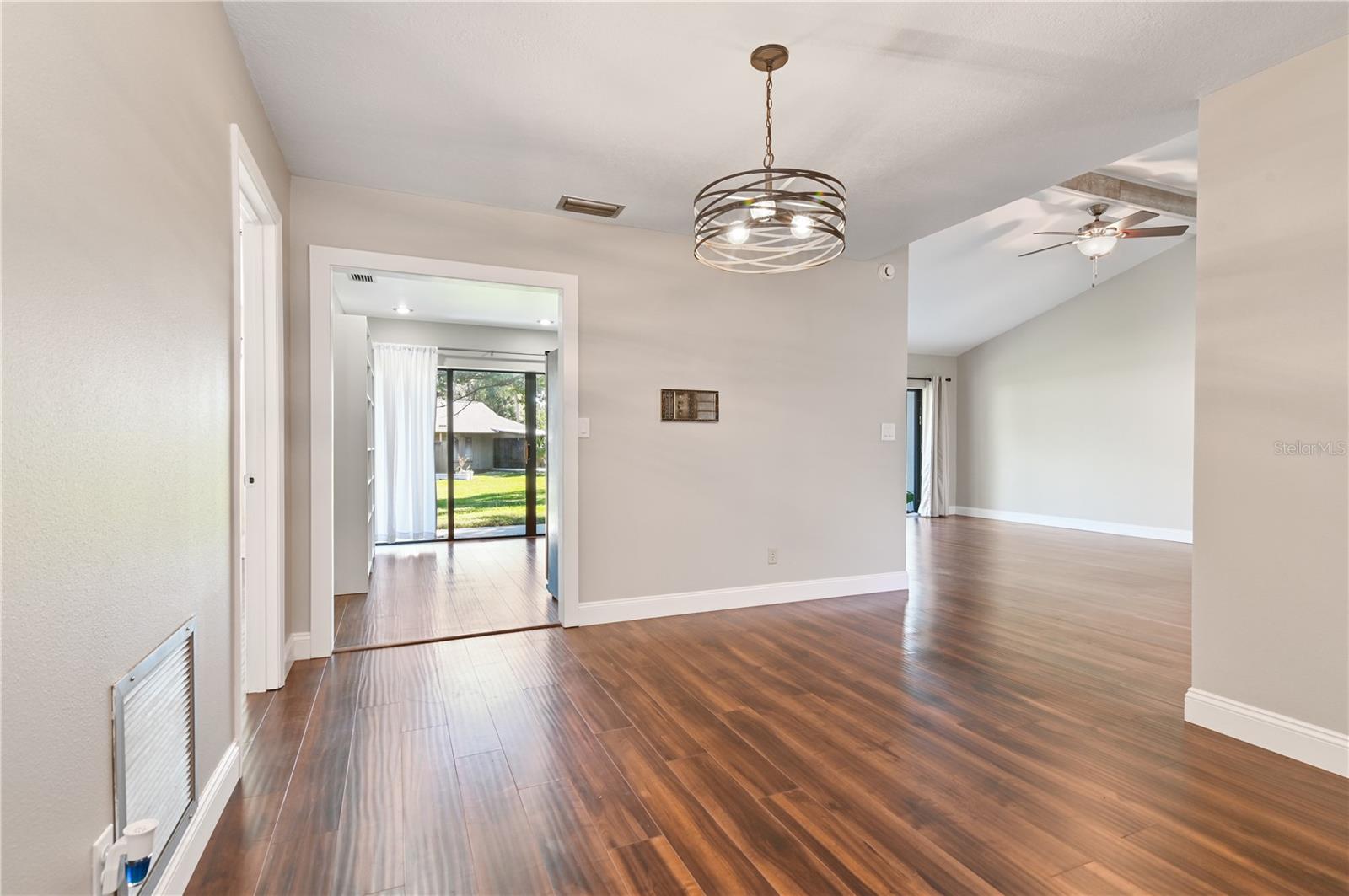 ERROL VILLAGE 01 CONDO - Residential