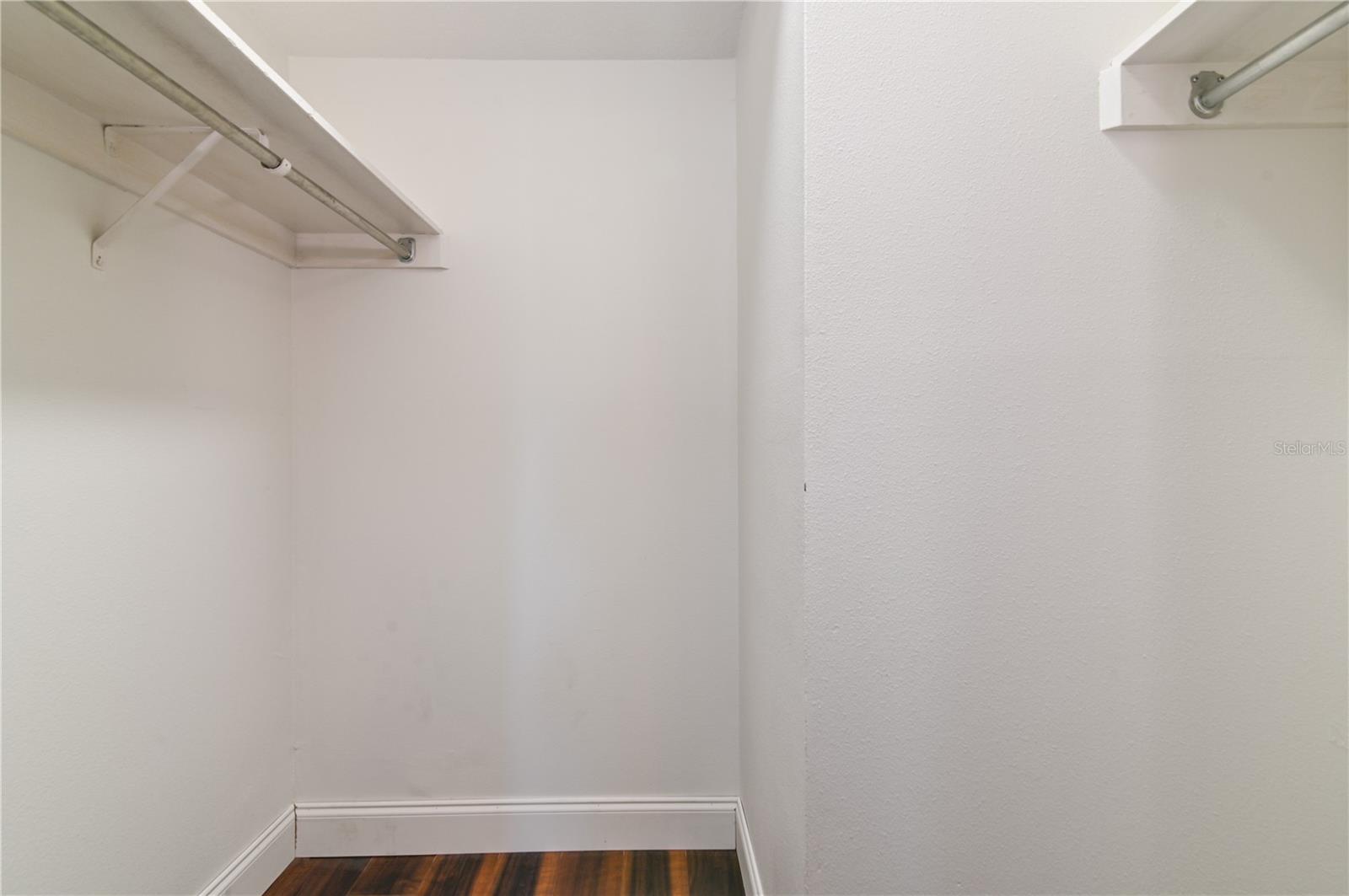 ERROL VILLAGE 01 CONDO - Residential