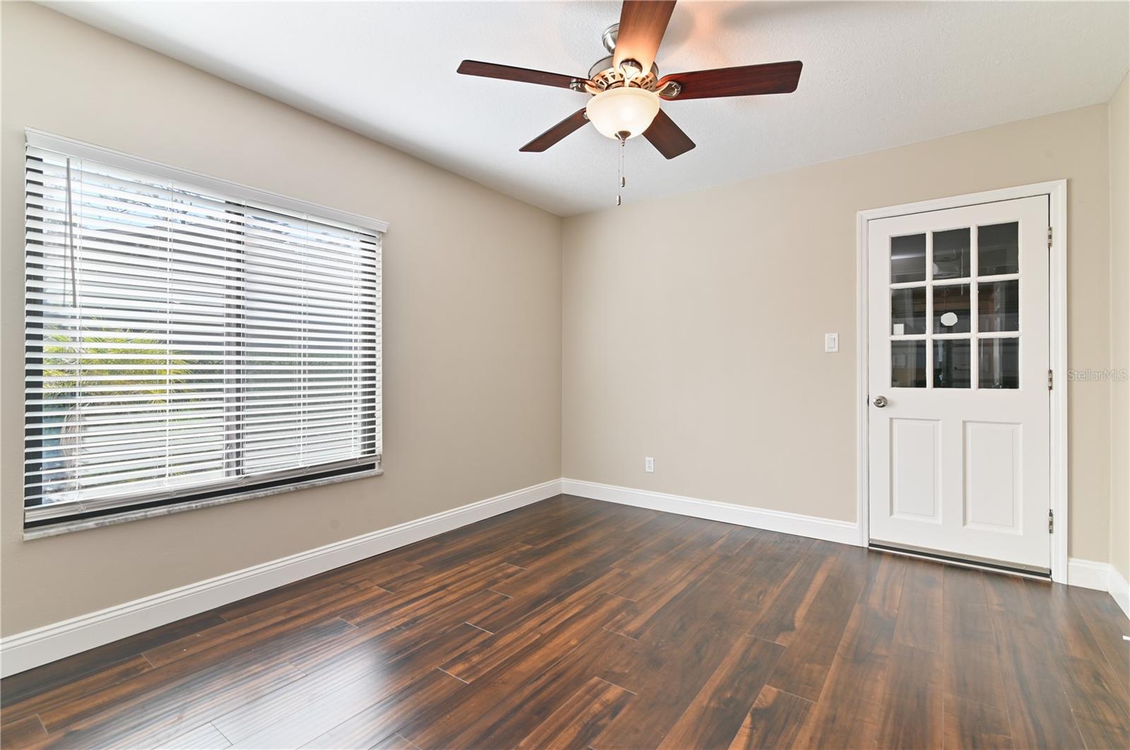 ERROL VILLAGE 01 CONDO - Residential