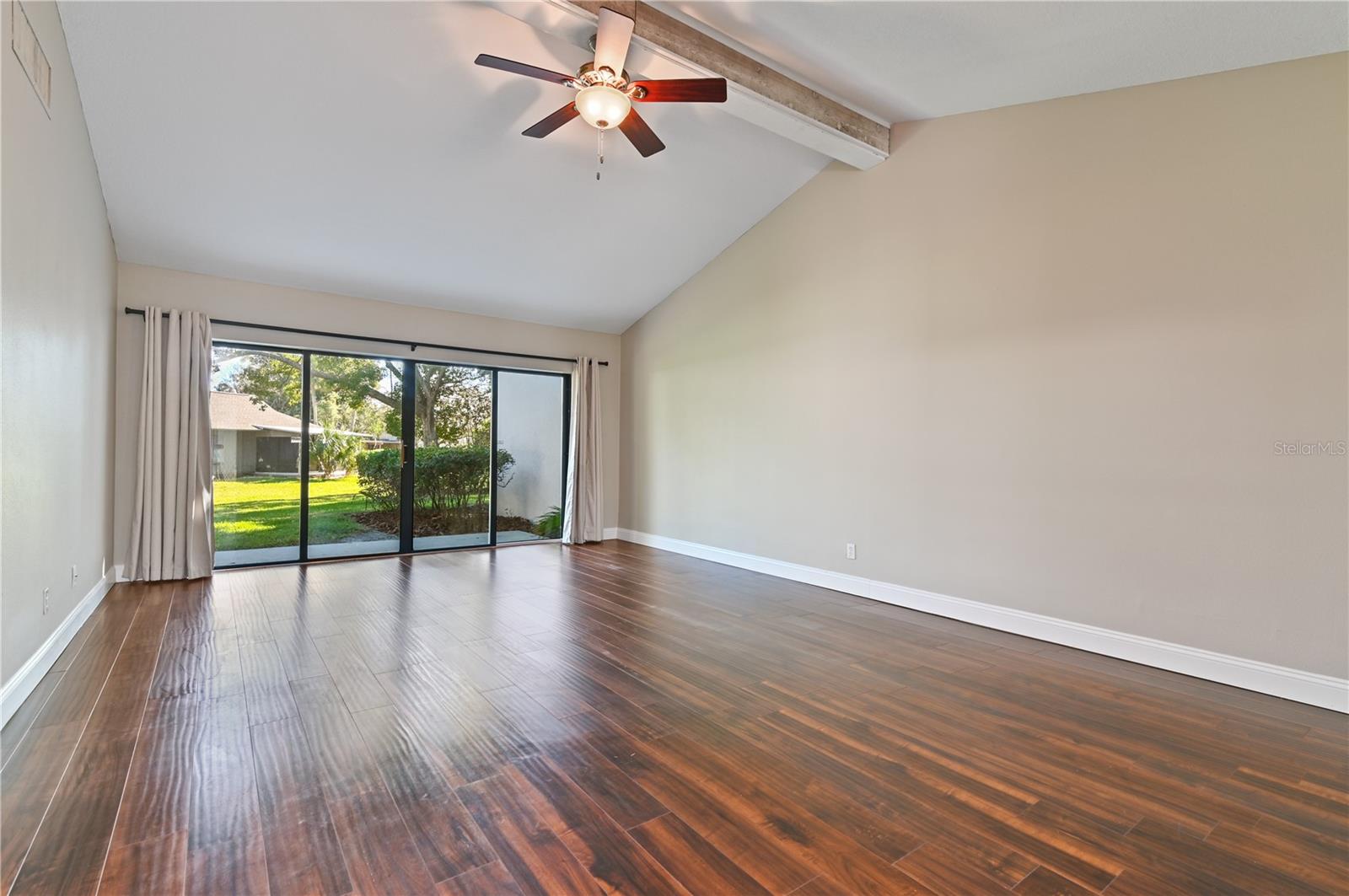 ERROL VILLAGE 01 CONDO - Residential