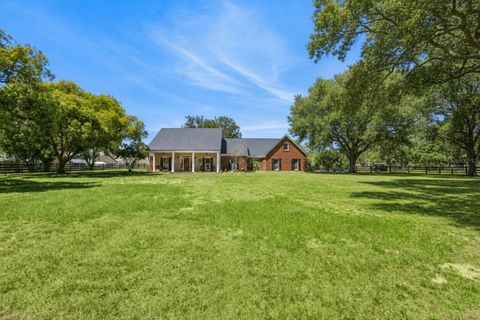 Photo of 14951 Thoroughbred Ln, Montverde, FL 34756 (MLS # G5112347)