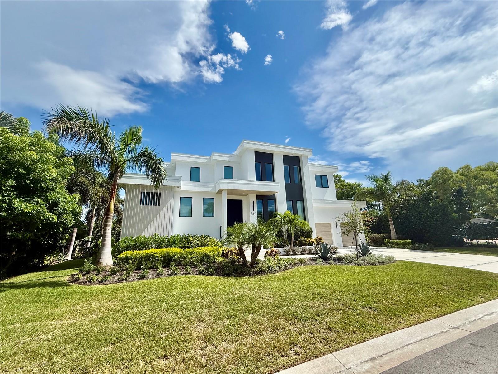 510 GOLF LINKS LANE