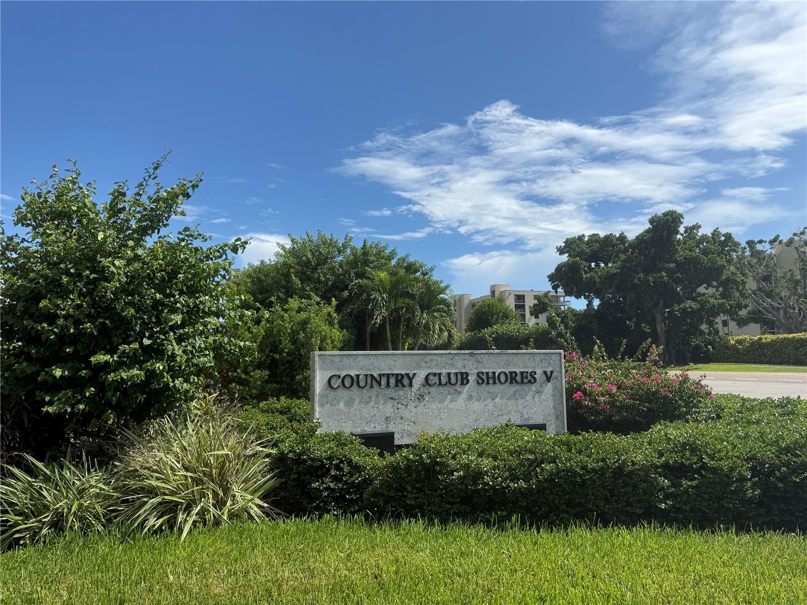 510 GOLF LINKS LANE
