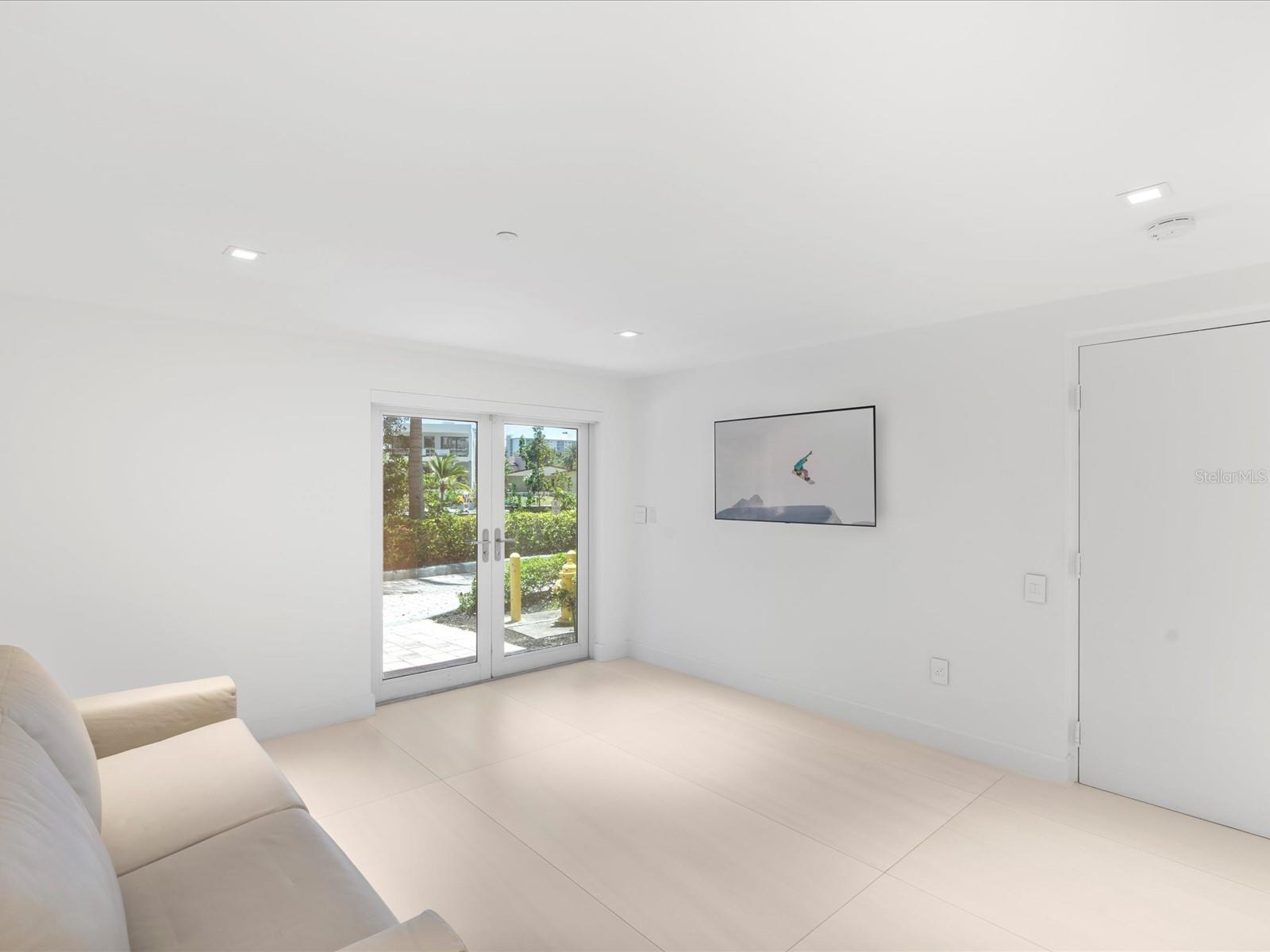OCEANIA V CONDO - Residential