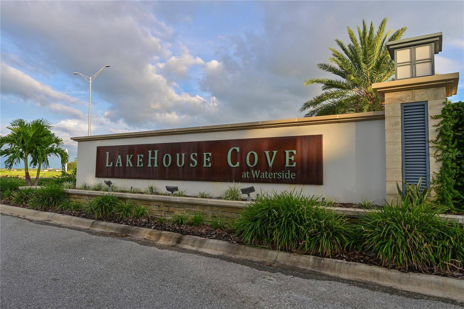 LAKEHOUSE COVE AT WATERSIDE - Residential