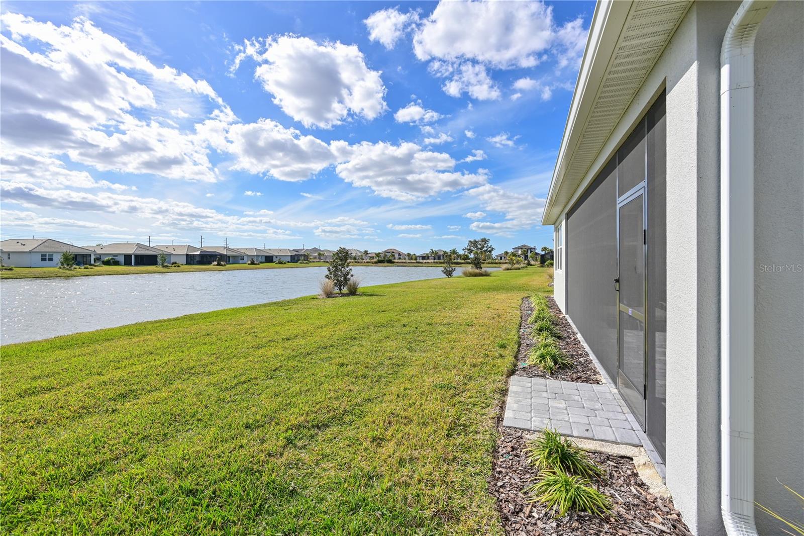 LAKEHOUSE COVE AT WATERSIDE - Residential